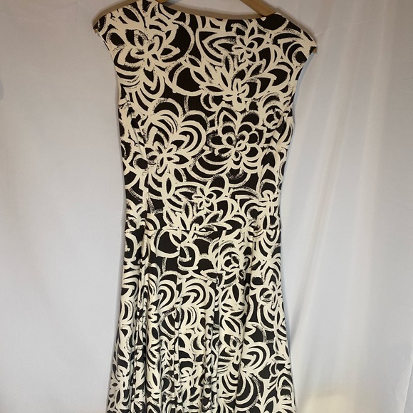 Lauren Ralph Lauren Ruched Sleeveless Lined Dress Size 4 - Picture 2 of 3